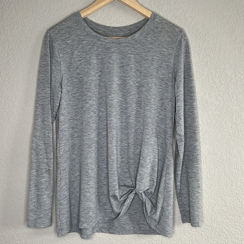 Activewear Long-Sleeve Gray Shirt with Front Tie Detail